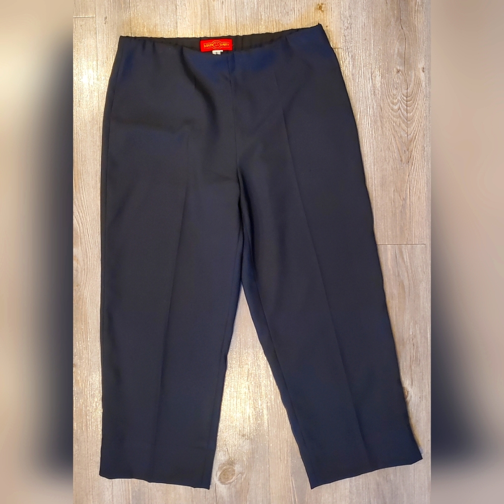 Krazy Larry Women's Black Cropped Pants Trousers Size 6 EUC $119